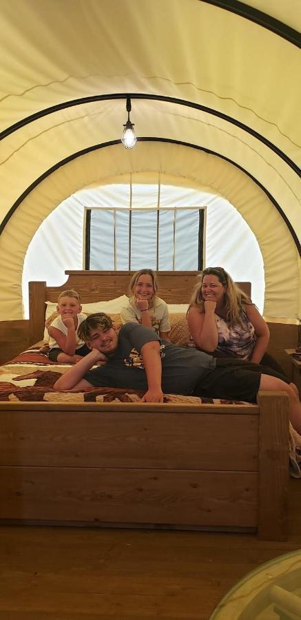 Smoky Hollow Outdoor Resort Covered Wagon Sevierville Dış mekan fotoğraf